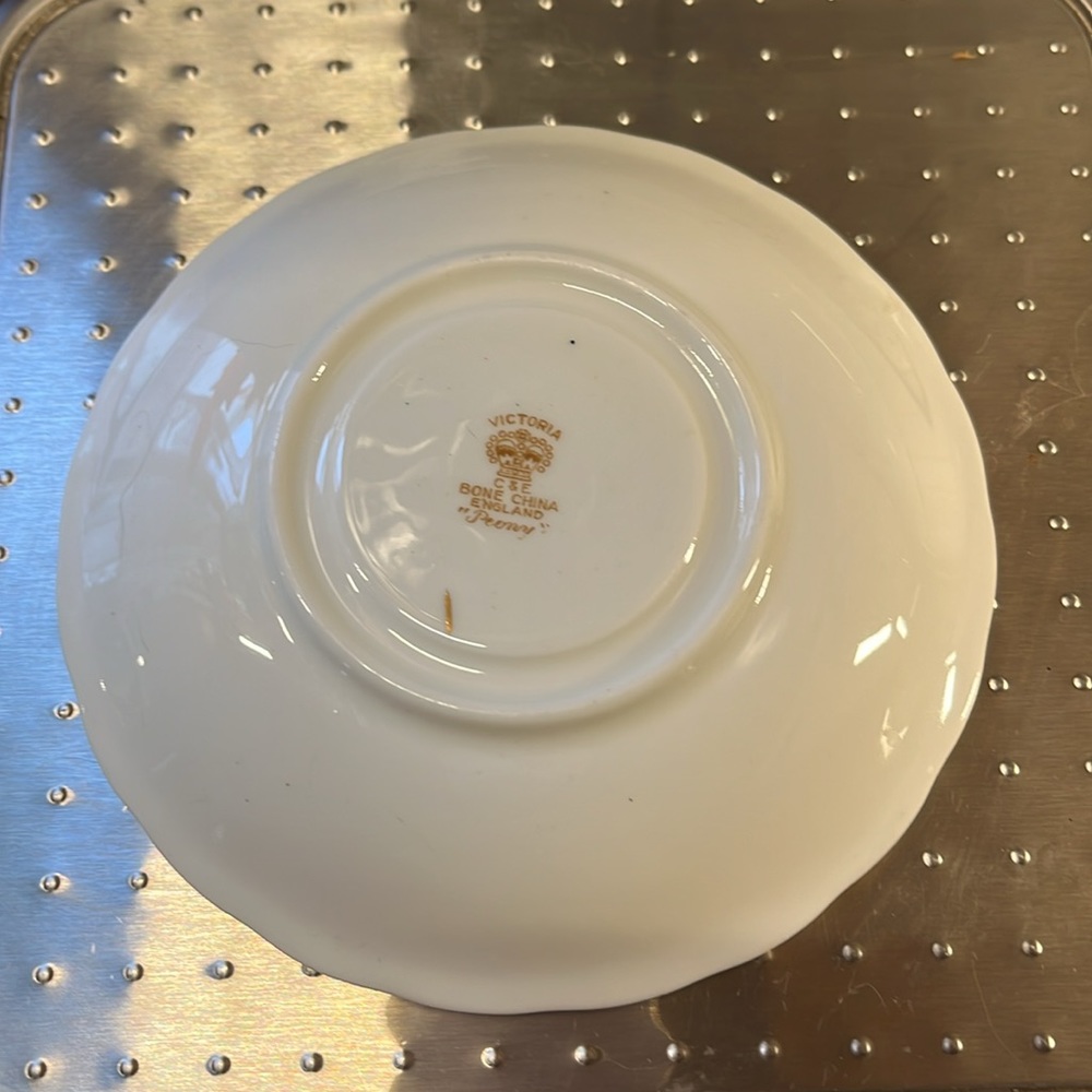 Victoria C & E bone china Peony hand painted tea cup & saucer - Picture 6 of 8
